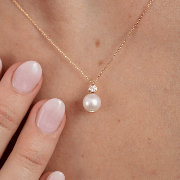 Pearl Pendant with Bezel Diamond, Panni