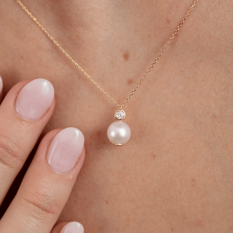 Pearl Pendant with Bezel Diamond, Panni