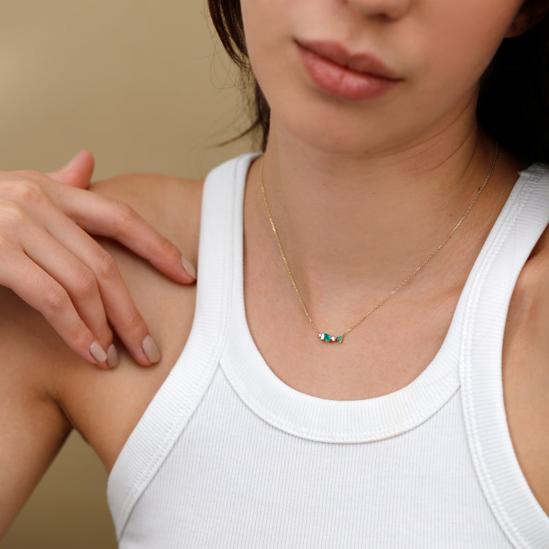 white diamond and green emerald pendant choker