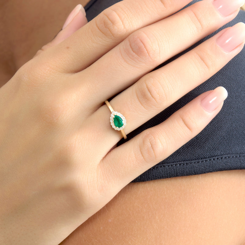 Classic Emerald Ring