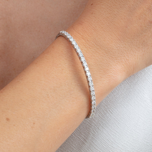 14k white gold bangle with lab grown diamonds 