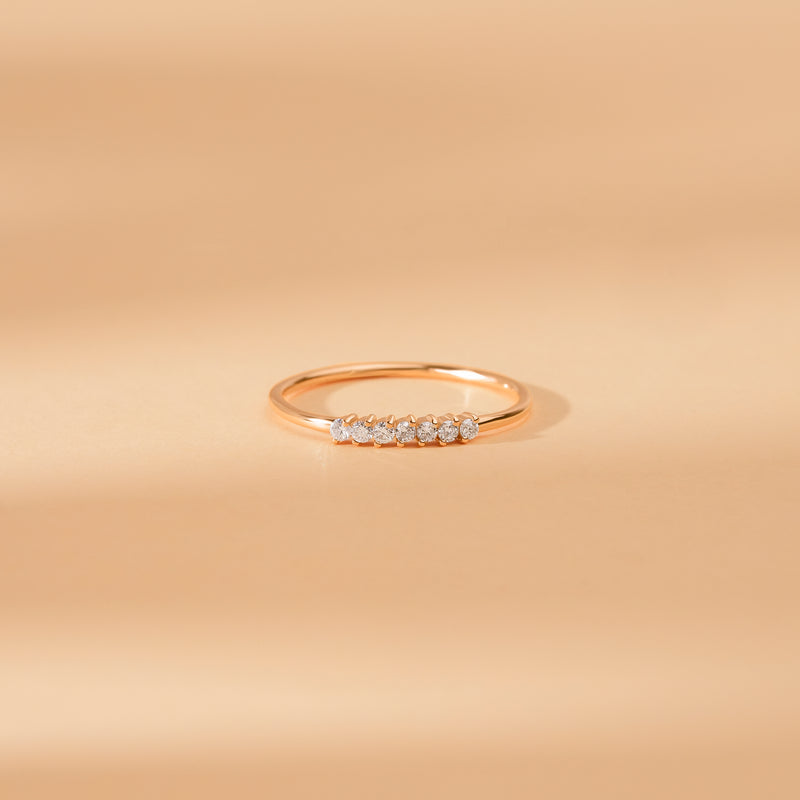 minimalistic 7 diamond thin ring