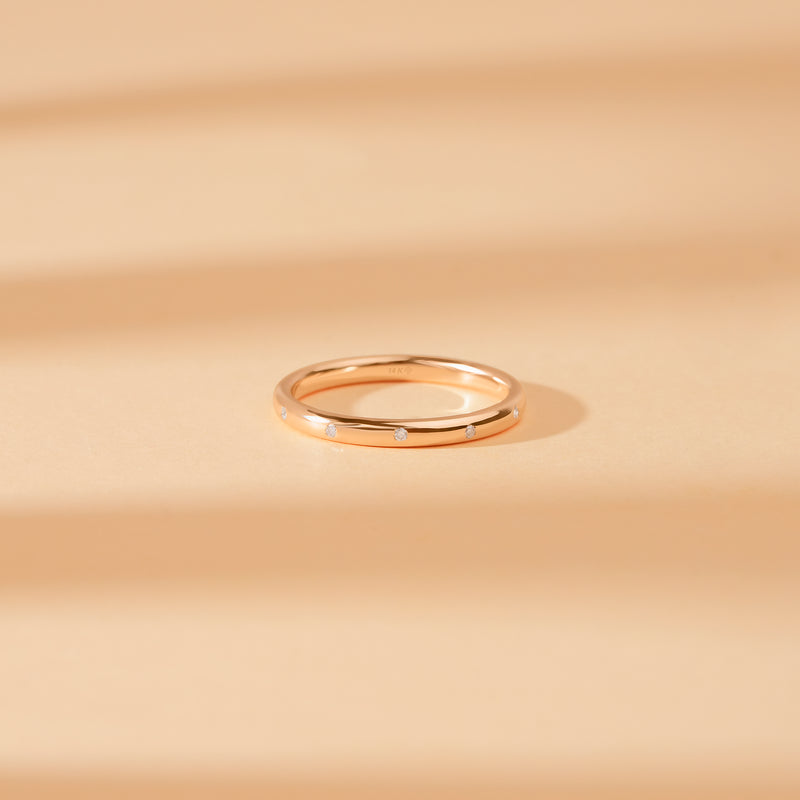 minimalistic ring in solid yellow gold