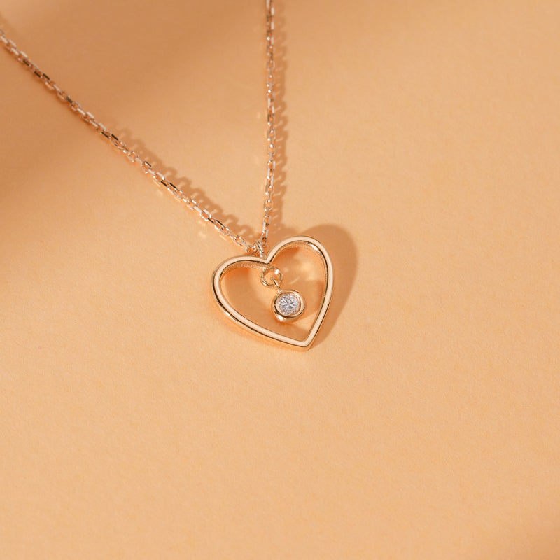 minimalistic diamond heart pendant necklace