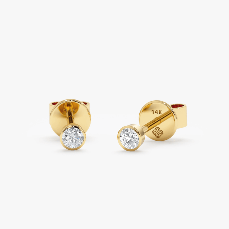 Bezel yellow gold and natural diamond studs