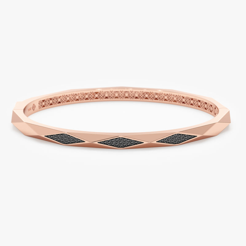 Black Diamond Bangle, Gana