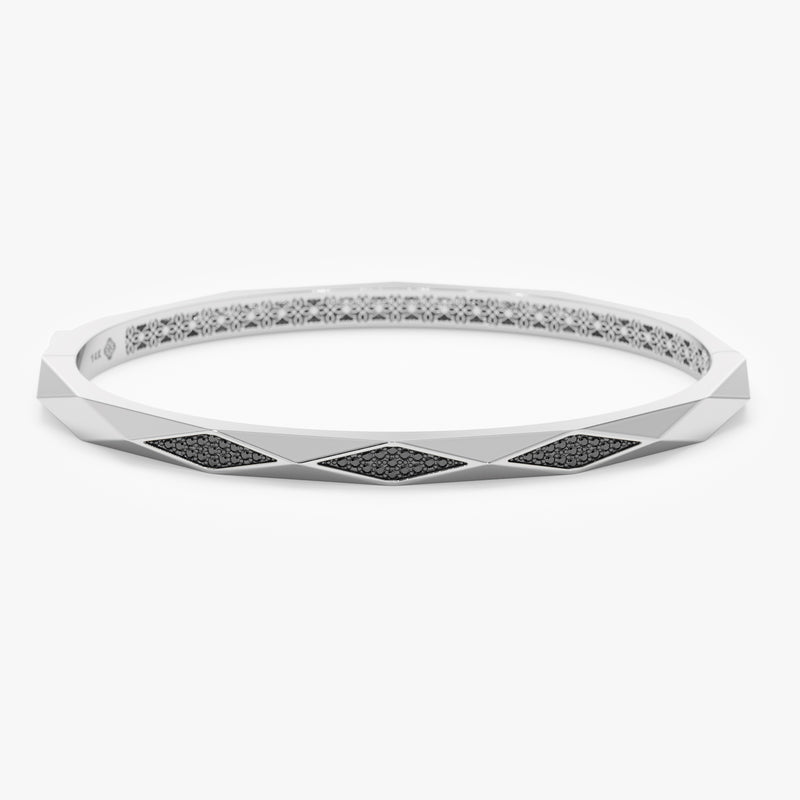 Black Diamond Bangle, Gana