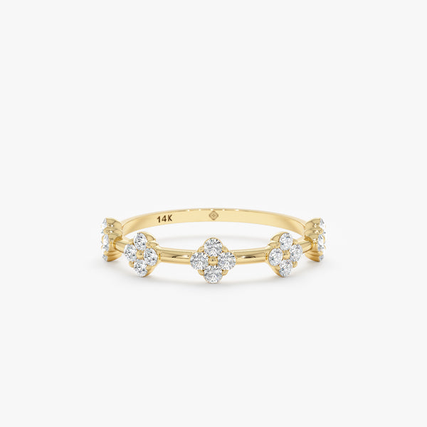 petite flower ring in yellow gold