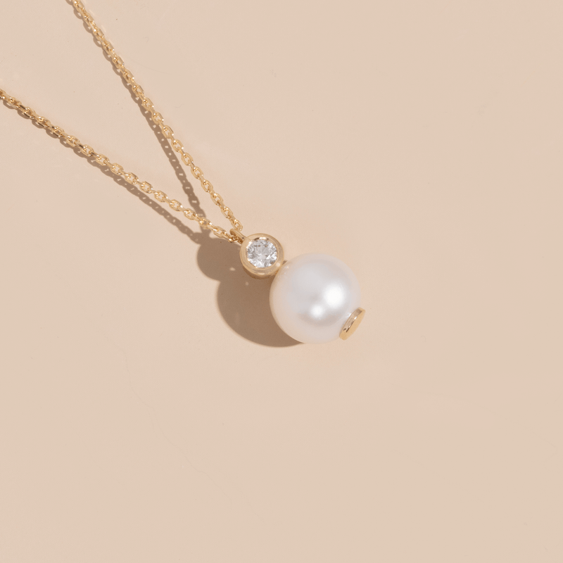 Pearl Pendant with Bezel Diamond, Panni