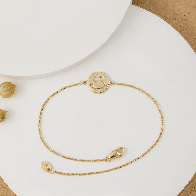 Gold Smiley Face Bracelet, Gold or Silver Plated Chain Bracelet for Women  Durable Link Bracelet Happy Smiley Face Charm Bracelet Fashion Jewelry  Unisex : : Clothing, Shoes & Accessories